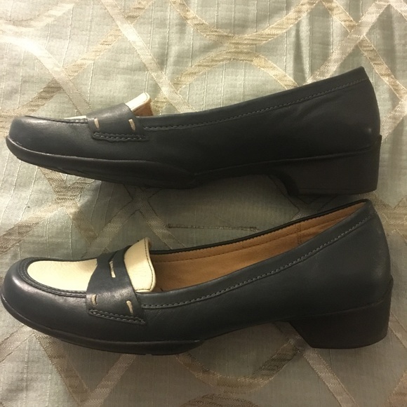 Naturalizer Navy/White Shoe - Picture 4 of 7